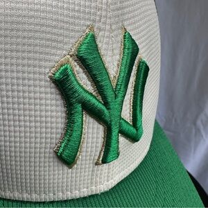 Limited Gold New Era Yankees 59FIFTY On-Field St. Patrick’s  Edition Size 7 3/8